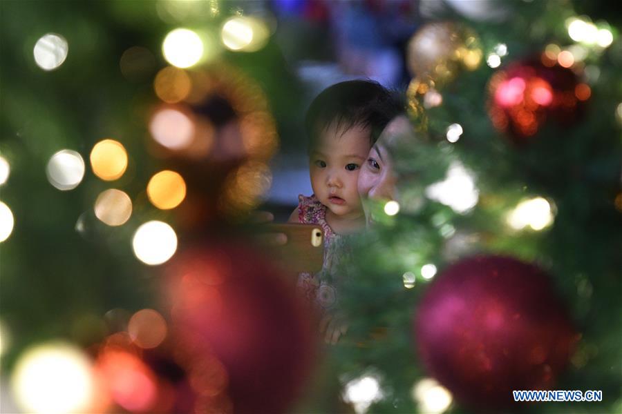 SINGAPORE-CHRISTMAS DECORATIONS