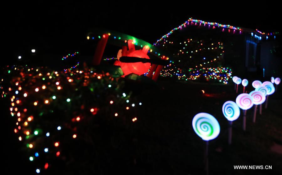 U.S.-LOS ANGELES-CHRISTMAS EVE-DECORATIONS