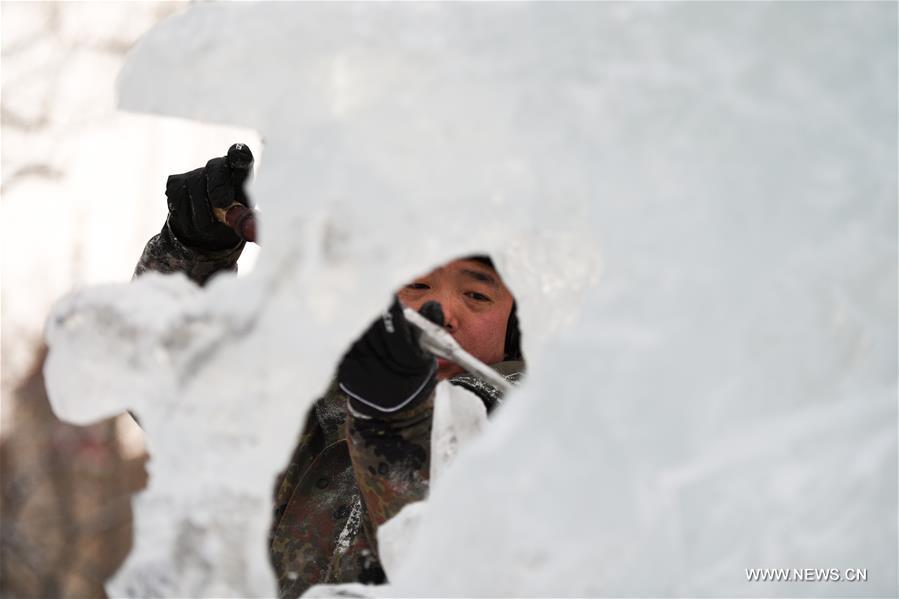 CHINA-HEILONGJIANG-HARBIN-ICE SCULPTURE-COMPETITION (CN)