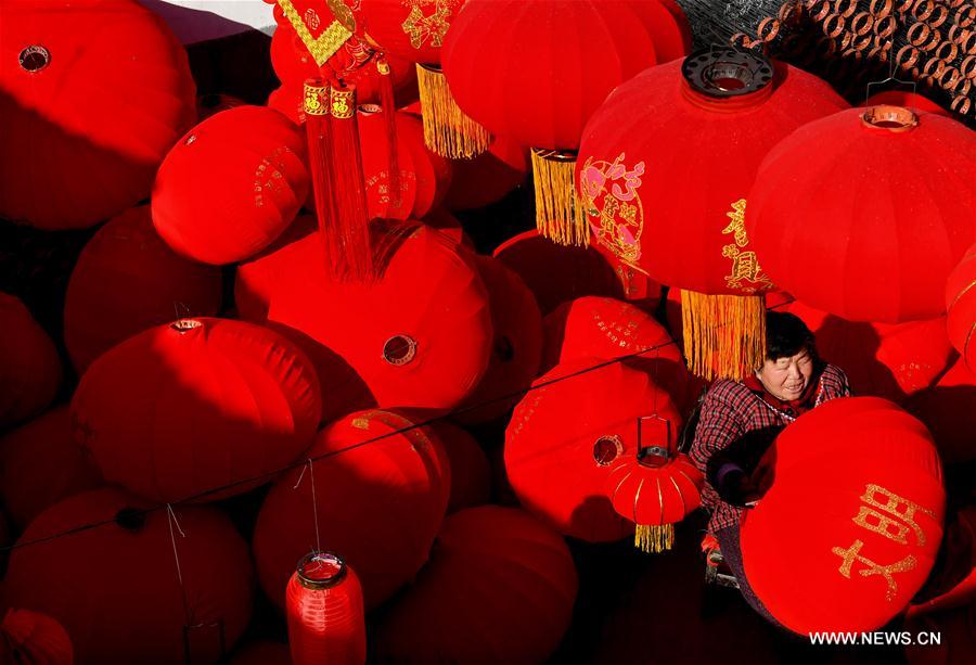 CHINA-HENAN-RED LANTERN (CN)