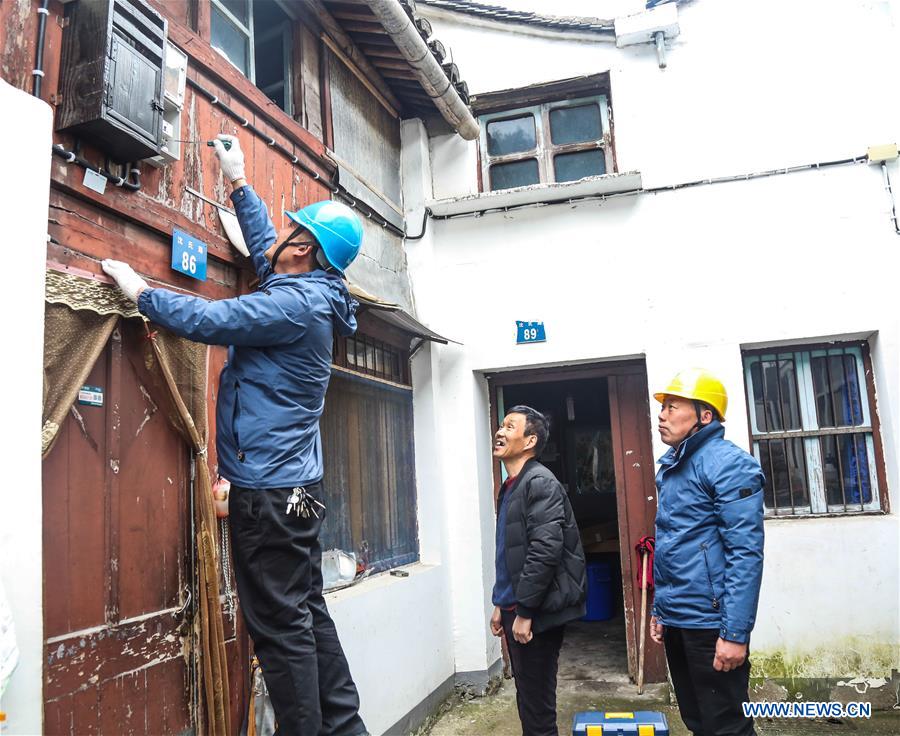 CHINA-SPRING FESTIVAL-PEOPLE AT WORK (CN)