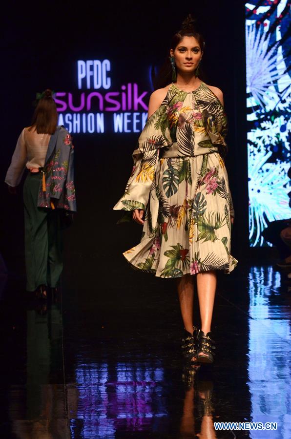 PAKISTAN-LAHORE-FASHION-WEEK