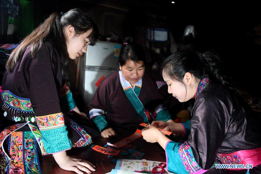 #CHINA-GUANGXI-EMBROIDERY-DEAF MUTE ARTIST (CN)