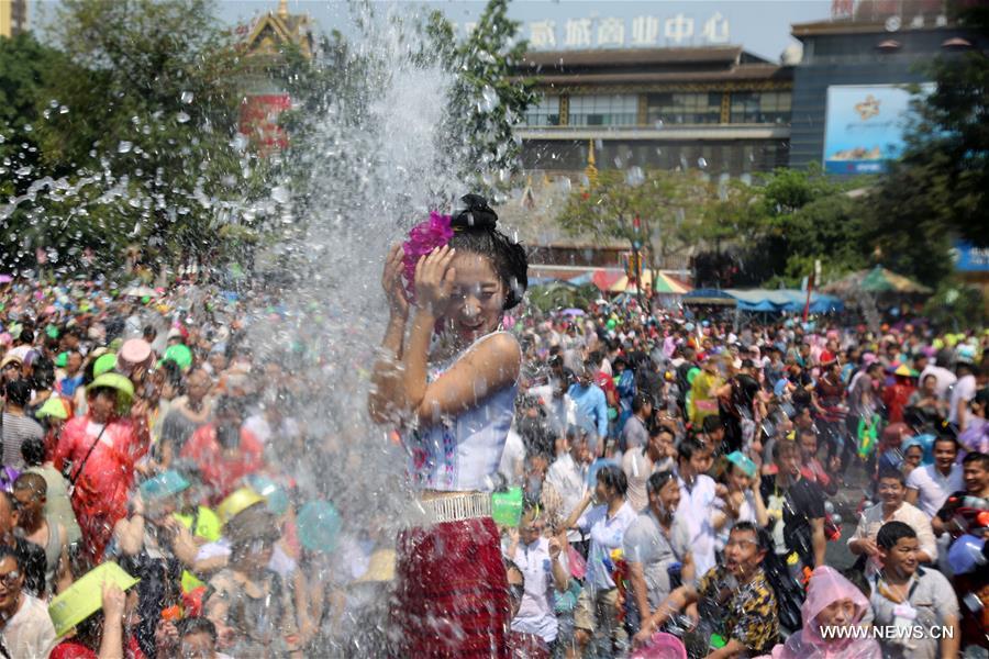 CHINA-YUNNAN-XISHUANGBANNA-WATER SPRINKLING FESTIVAL (CN)