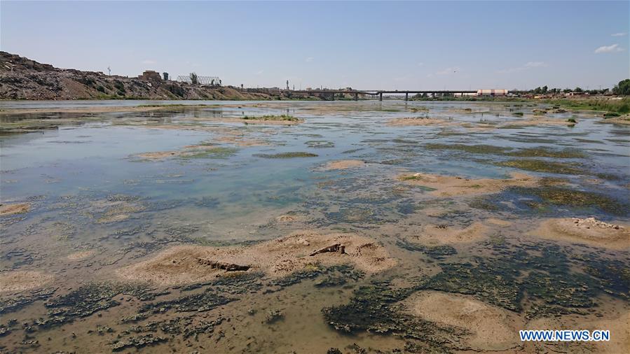 IRAQ-MOSUL-TIGRIS RIVER-LOW FLOW