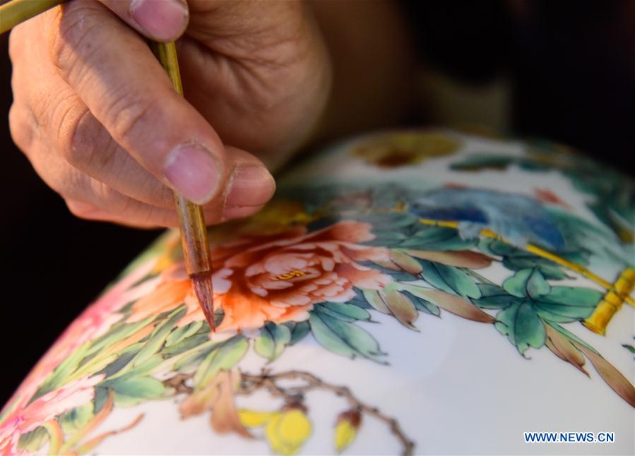 CHINA-GUANGDONG-GUANGCAI PORCELAIN (CN)