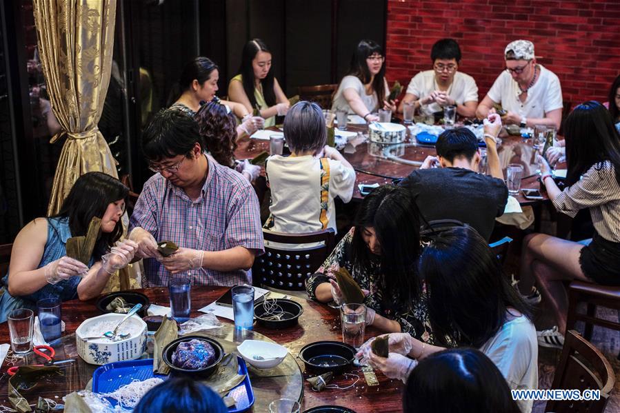 U.S.-NEW YORK-DRAGON BOAT FESTIVAL-RICE DUMPLINGS-WORKSHOP