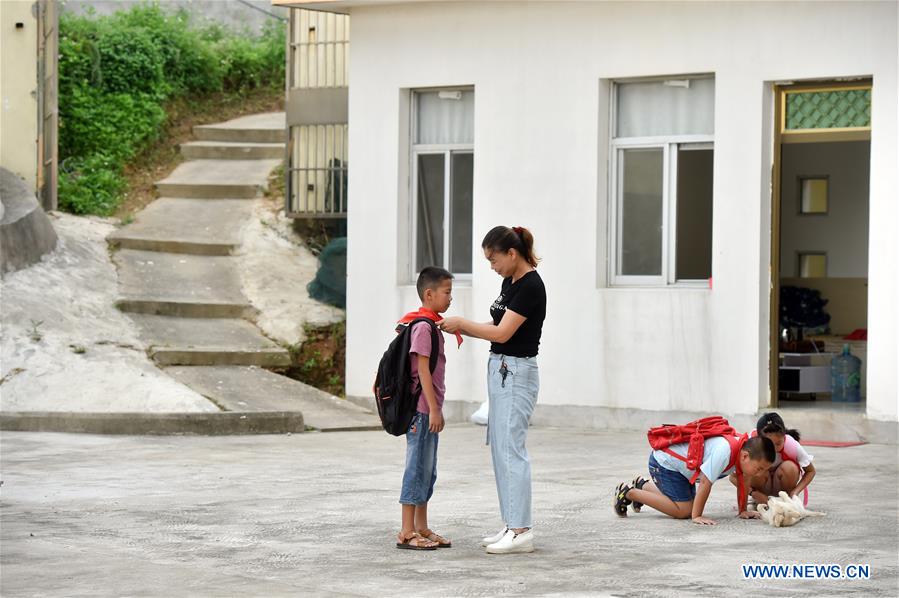 CHINA-FUJIAN-FUZHOU-ISOLATED ISLAND-TEACHER COUPLE (CN)