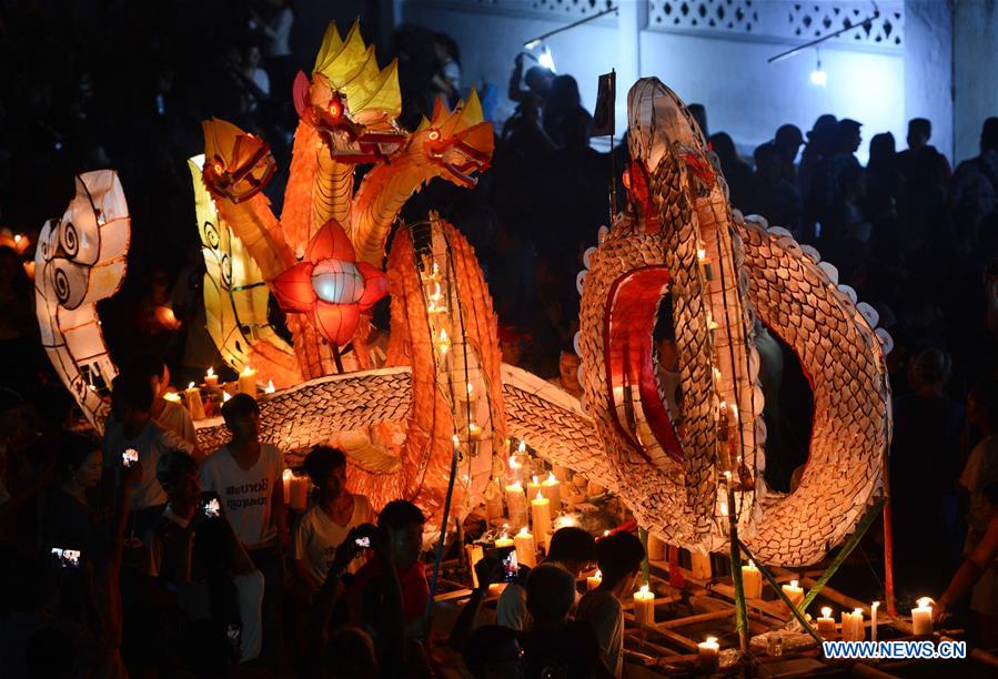 LAOS-LUANG PRABANG-LIGHT BOATS-PARADE