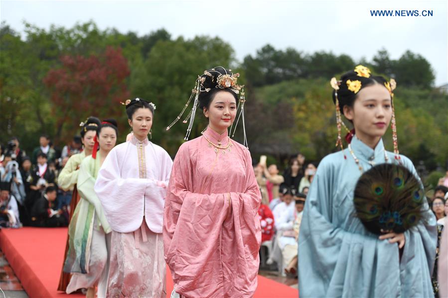 CHINA-FUJIAN-TRADITIONAL COSTUMES (CN)