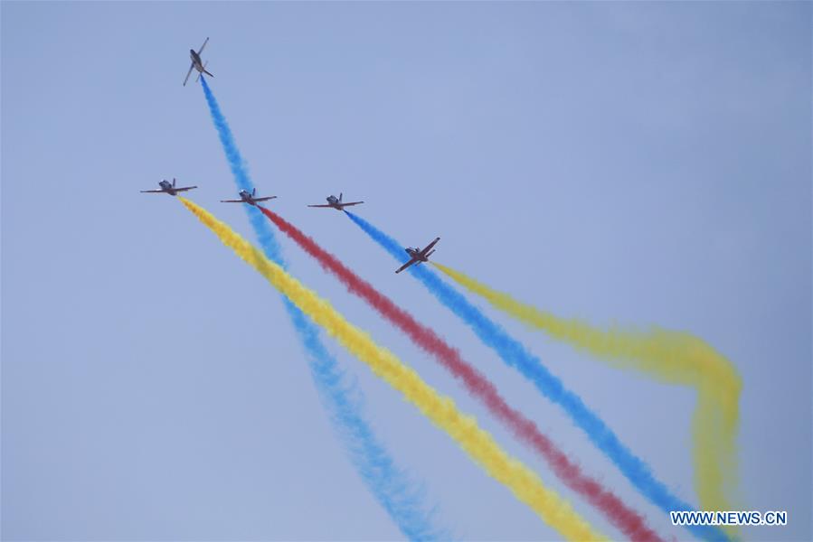 CHINA-GUANGDONG-ZHUHAI-AIRSHOW-RED  EAGLE-PERFORMANCE(CN)