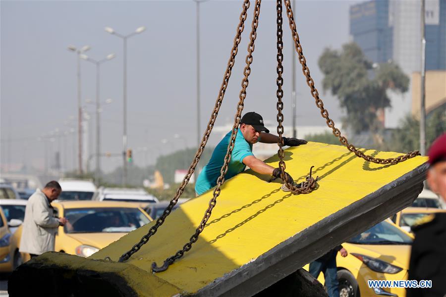 IRAQ-BAGHDAD-GREEN ZONE-WALL REMOVAL