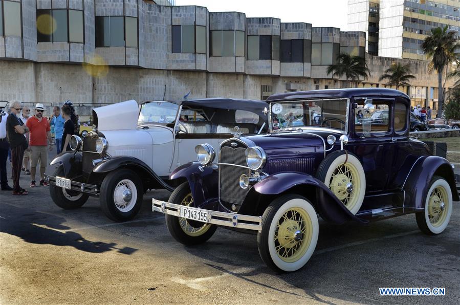 CUBA-HAVANA-VINTAGE CARS