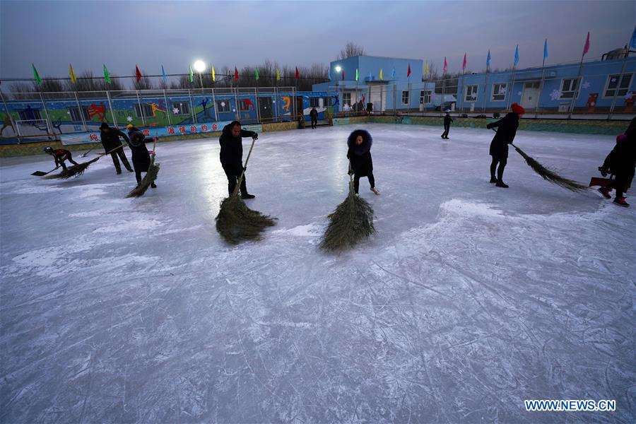 (SP)CHINA-BEIJING-YANQING-PRIMARY SCHOOL STUDENTS-SKATING(CN)