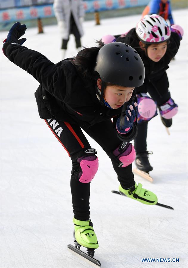 (SP)CHINA-BEIJING-YANQING-PRIMARY SCHOOL STUDENTS-SKATING(CN)