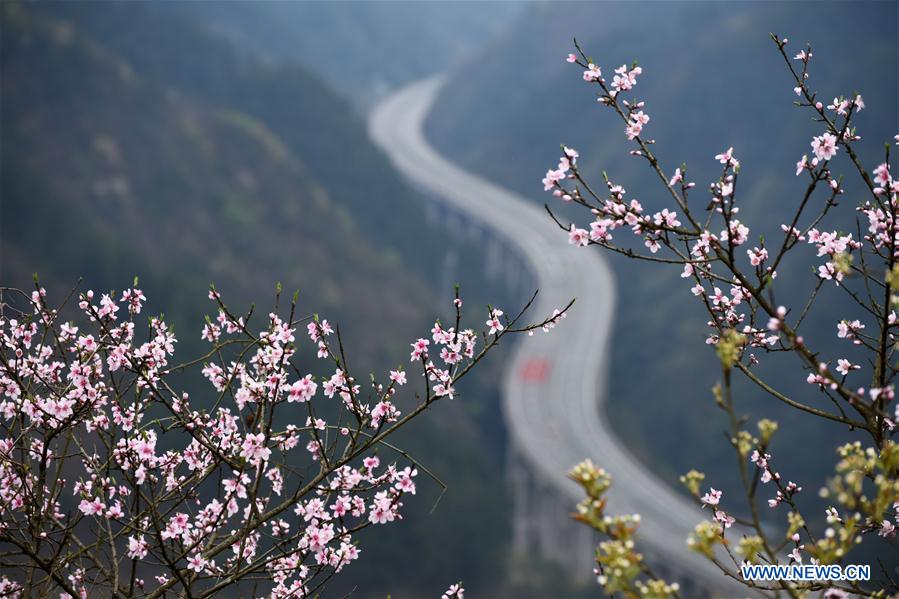 CHINA-GUIZHOU-EXPRESSWAY-SCENERY (CN)