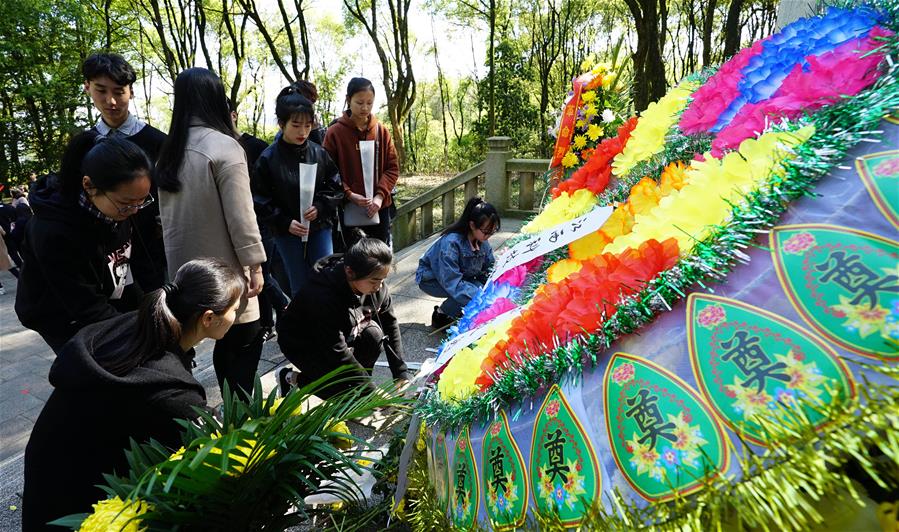 CHINA-JIANGXI-NANCHANG-REVOLUTIONARY MARTYR-TOMB SWEEPING (CN)