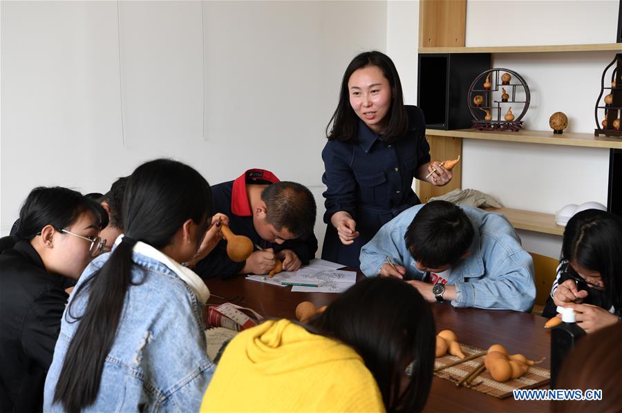 CHINA-LANZHOU-TRADITIONAL ART-CARVED GOURD (CN)