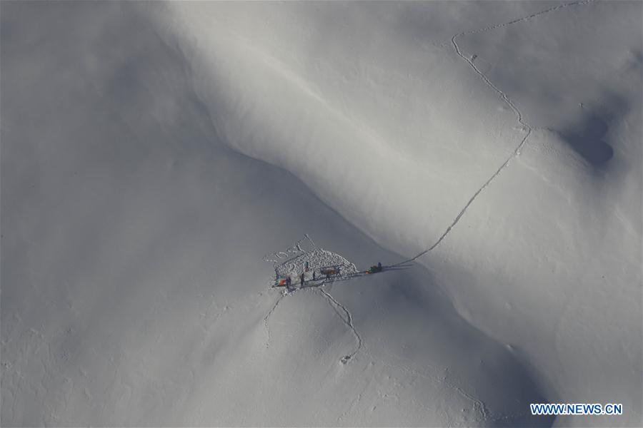 CHINA-XINJIANG-AVALANCHES-RESCUE (CN)