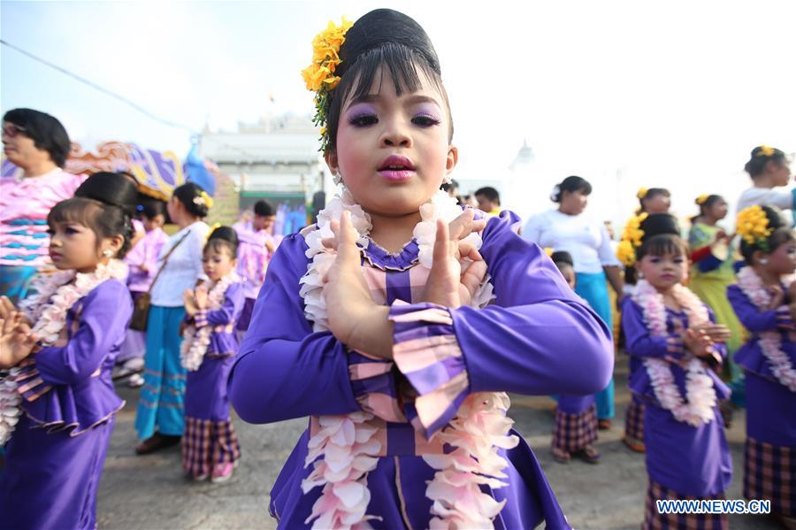 MYANMAR-YANGON-TRADITIONAL WATER FESTIVAL