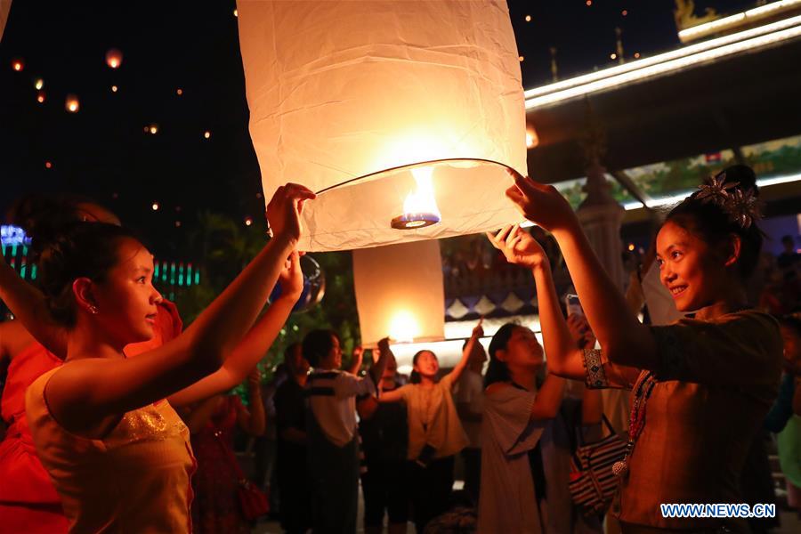 CHINA-YUNNAN-JINGHONG-KONGMING LANTERNS (CN)