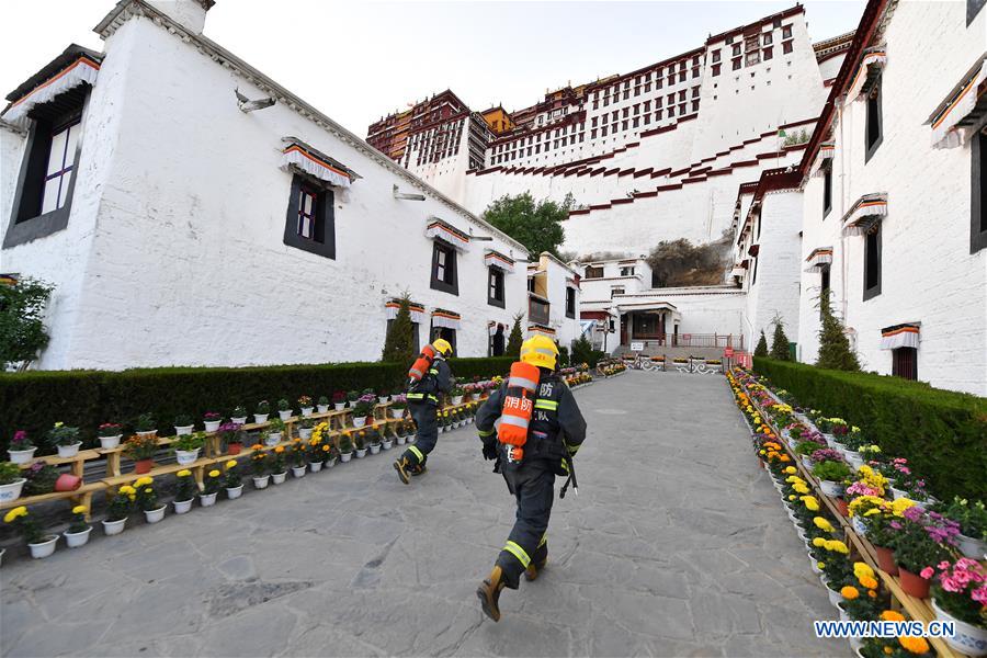 CHINA-LHASA-FIREFIGHTER-DRILL (CN)