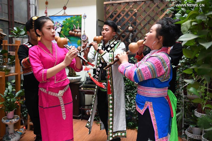 CHINA-YUNNAN-MUSICAL INSTRUMENT-HULUSI (CN)