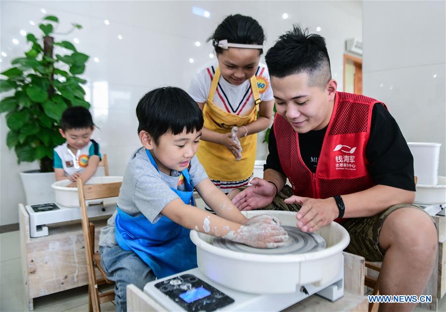 CHINA-ZHEJIANG-PRIMARY SCHOOL-POTTERY CLASS (CN)