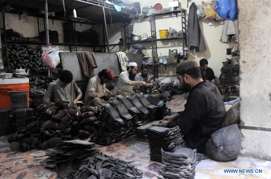 PAKISTAN-PESHAWAR-EID AL-FITR-SHOE MAKING