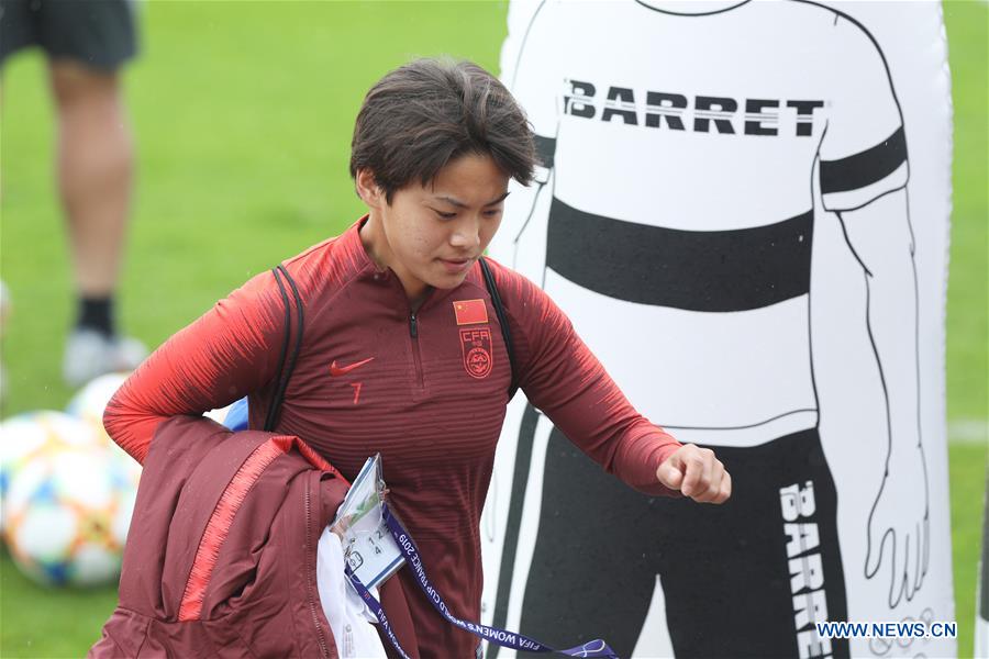 (SP)FRANCE-LE HAVRE-2019 FIFA WOMEN'S WORLD CUP-ROUND OF 16-CHINA-TRAINING SESSION