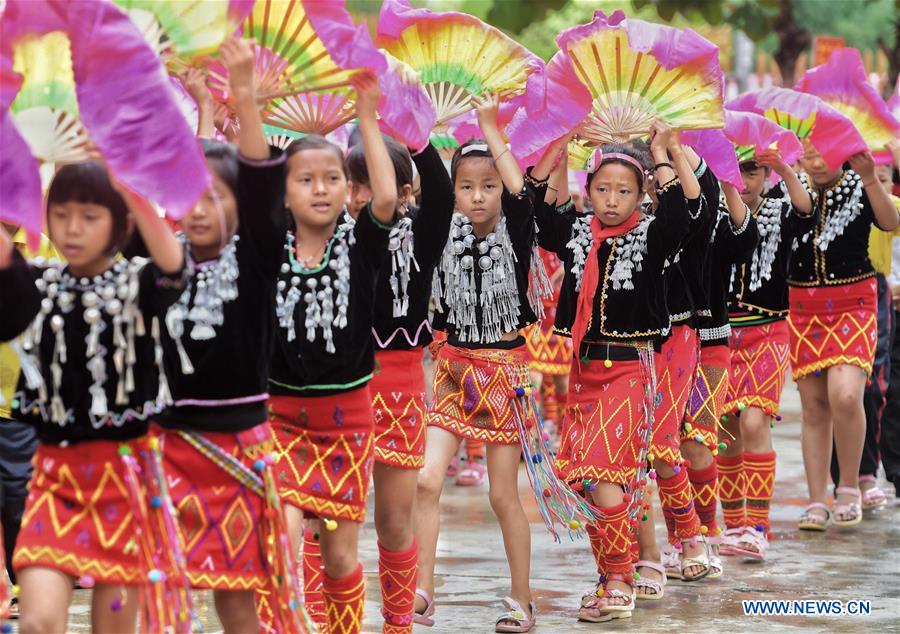 (SP)CHINA-YUNNAN-MANGSHI-MUNAO DANCING