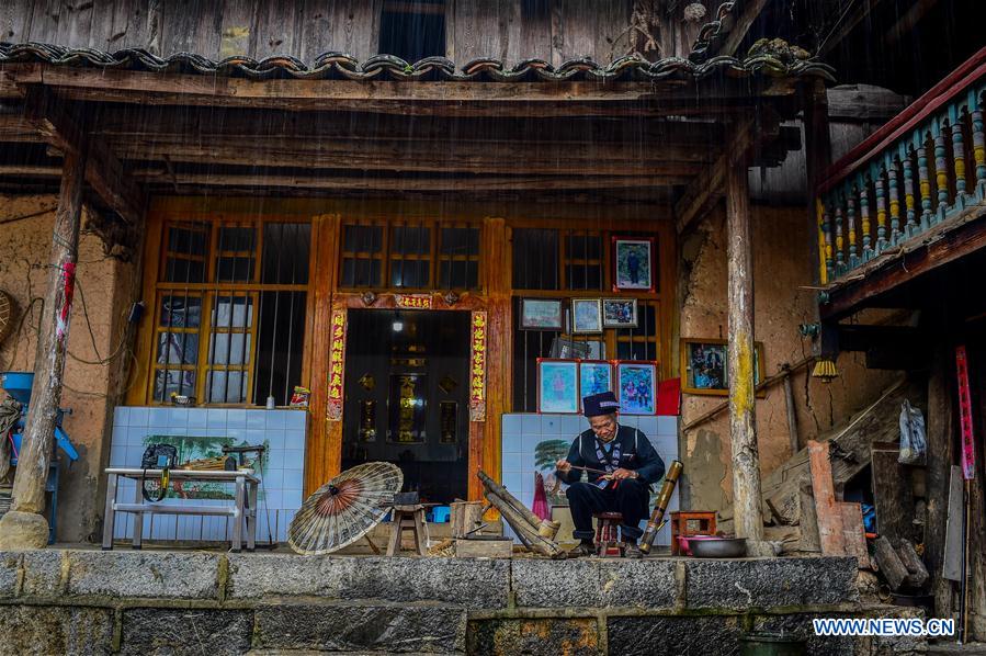 CHINA-YUNNAN-OIL PAPER UMBRELLA (CN)