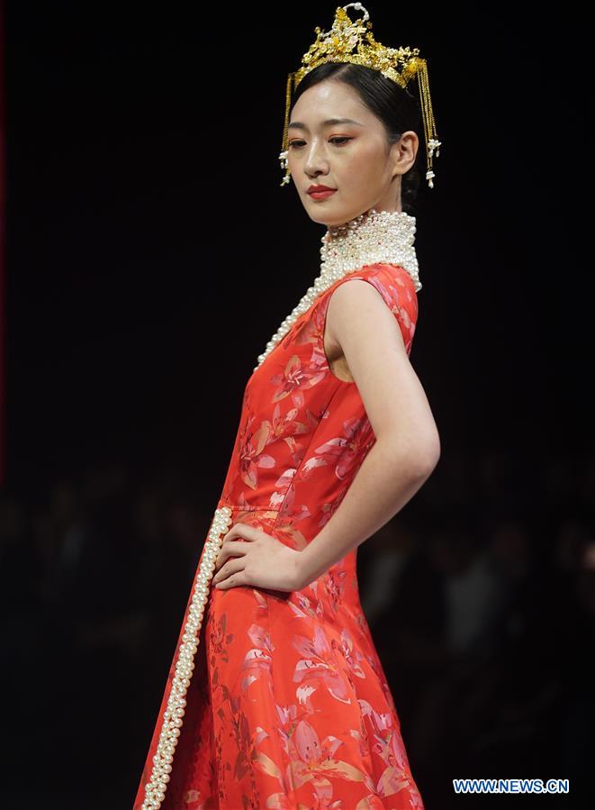 CHINA-JIANGSU-WEDDING DRESS-FASHION SHOW (CN)