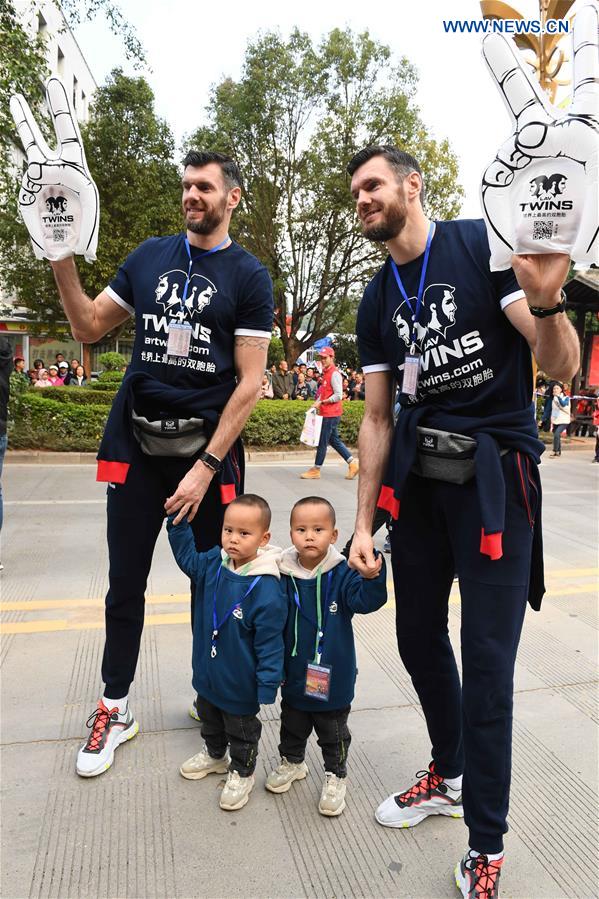 CHINA-YUNNAN-MOJIANG-TWINS-FLOAT PARADE (CN)