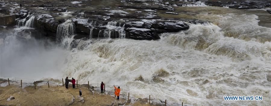 CHINA-HUKOU WATERFALL-WINTER SCENERY (CN)