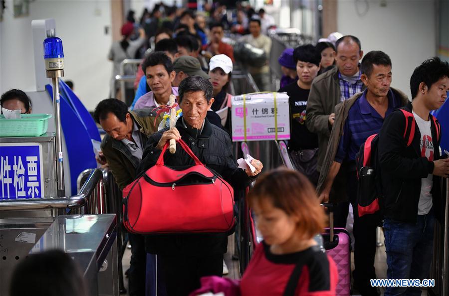 CHINA-HAIKOU-PORT-SPRING FESTIVAL-TRAVEL RUSH (CN)