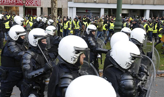 450 detained in Brussels after police clash with "yellow vest" protesters