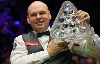 Stuart Bingham beats Ali Carter to win Snooker Masters title