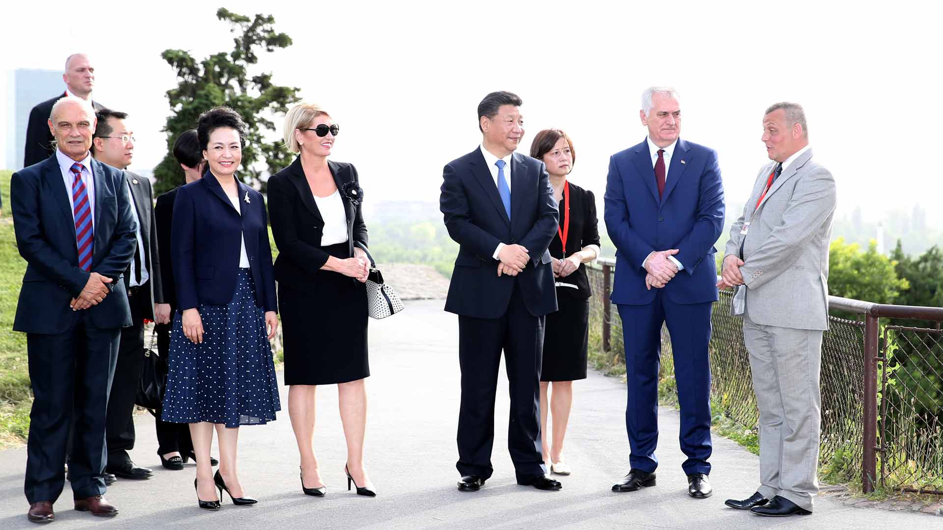 習近平和彭麗媛參觀貝爾格萊德卡萊梅格丹公園