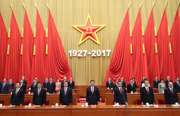 8月1日，庆祝中国人民解放军建军90周年大会在北京人民大会堂隆重举行。中共中央总书记、国家主席、中央军委主席习近平和李克强、张德江、俞正声、刘云山、王岐山、张高丽等出席大会。新华社记者 鞠鹏 摄