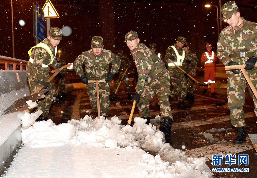 （新华全媒头条）（1）雨雪冰冻中，他们奋力前行——基层党员干群抗击冰雪灾害纪实