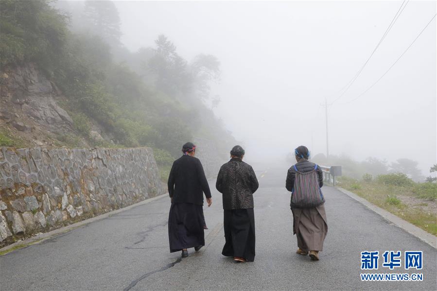 （图文互动）（10）特写：“八一”礼物，飞向云端哨所