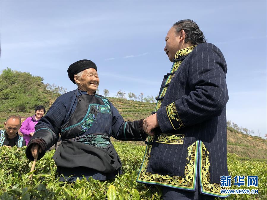 （代表委員履職·圖文互動）尋找綠水青山里拔“窮根”的訣竅——全國人大代表龍獻(xiàn)文履職記