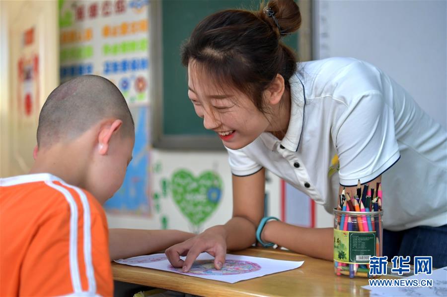 （在習(xí)近平新時(shí)代中國特色社會(huì)主義思想指引下——新時(shí)代新作為新篇章·總書記關(guān)心的百姓身邊事·圖文互動(dòng)）（4）特別的愛，給特別的你——特殊教育的別樣風(fēng)景