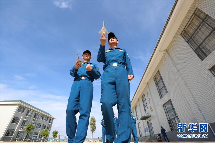 （图文互动）（3）5290小时！中国空军歼击机飞行纪录保持者光荣停飞