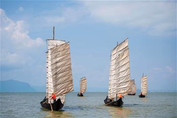 云南滇池：開(kāi)湖季 捕魚(yú)忙