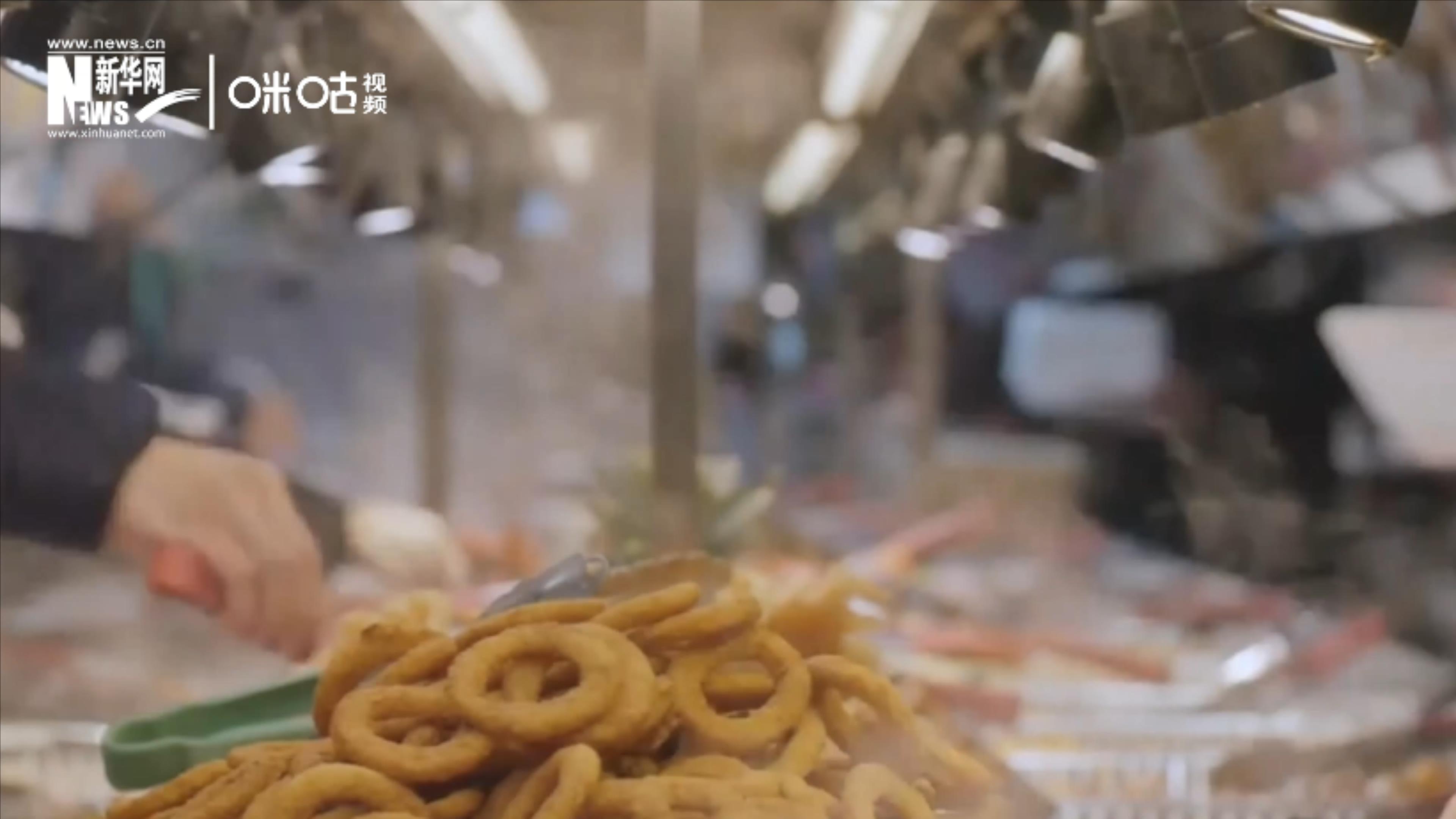 成吨的粮食遭到损失或浪费，同时也有很多人正在挨饿