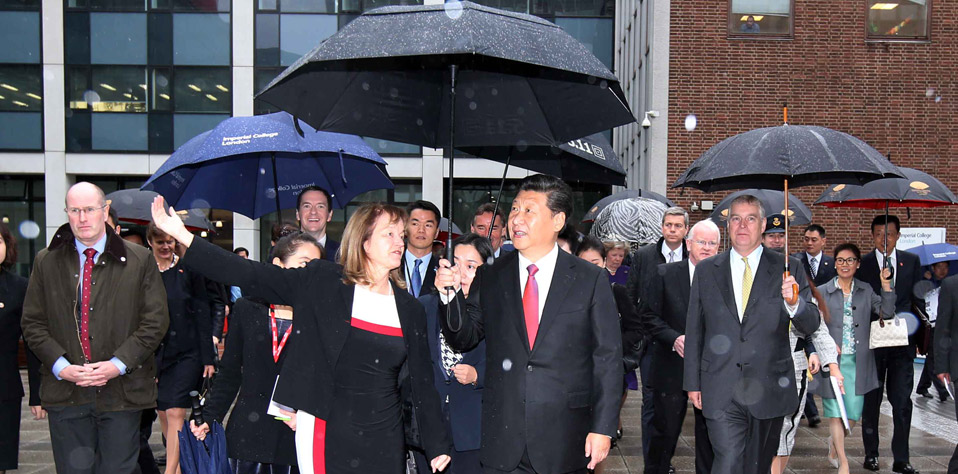 习近平参观帝国理工学院